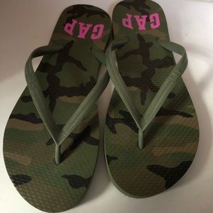 Gap flip flops